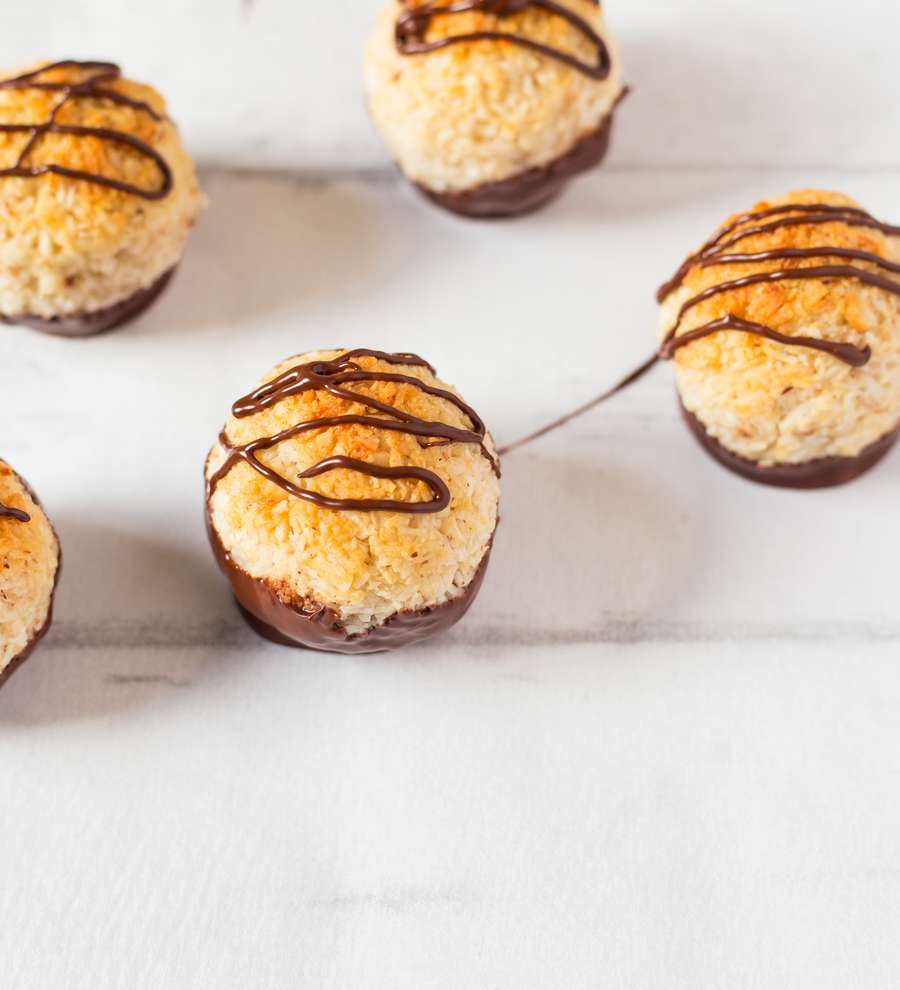 vegan energy bites with coconut
