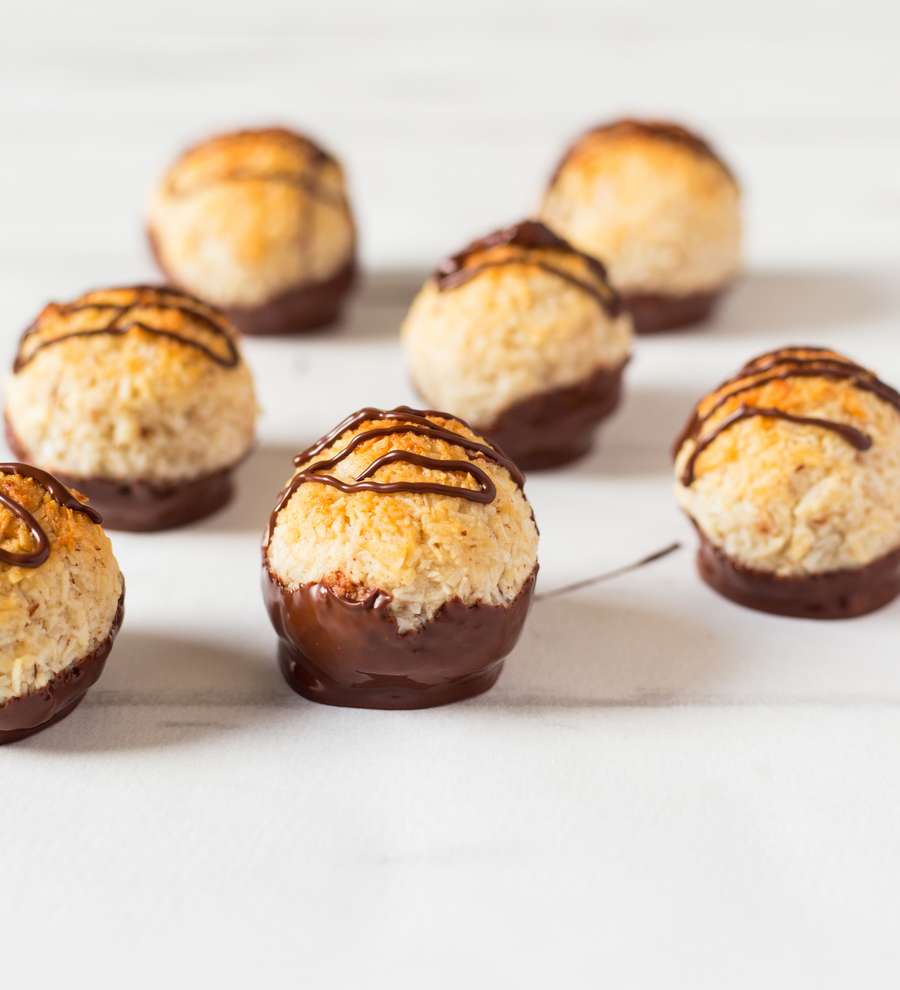 chocolate coconut dessert